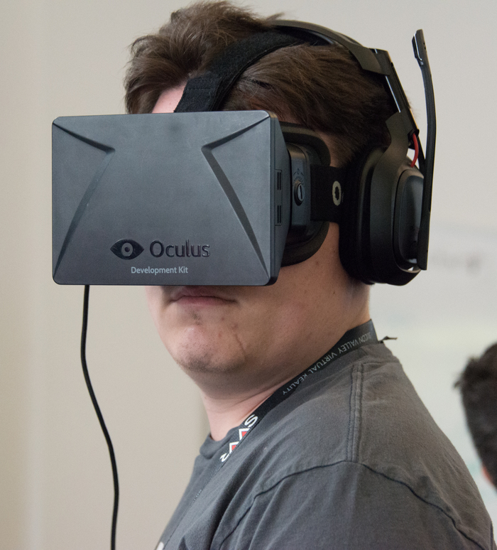 Oculus_Rift-man@margin.jpg